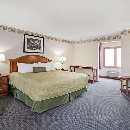 Ramada Inn Флемингтон Экстерьер фото