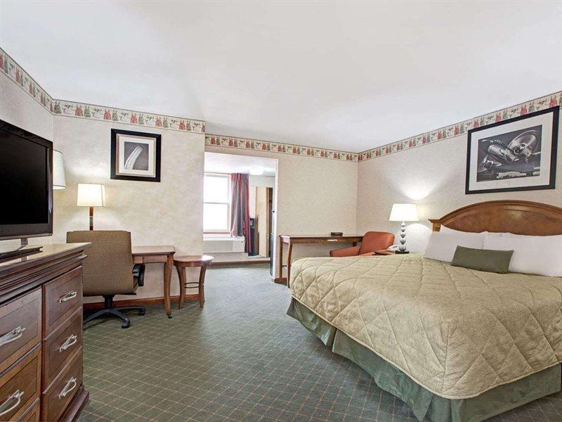 Ramada Inn Флемингтон Экстерьер фото