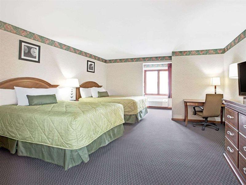 Ramada Inn Флемингтон Экстерьер фото