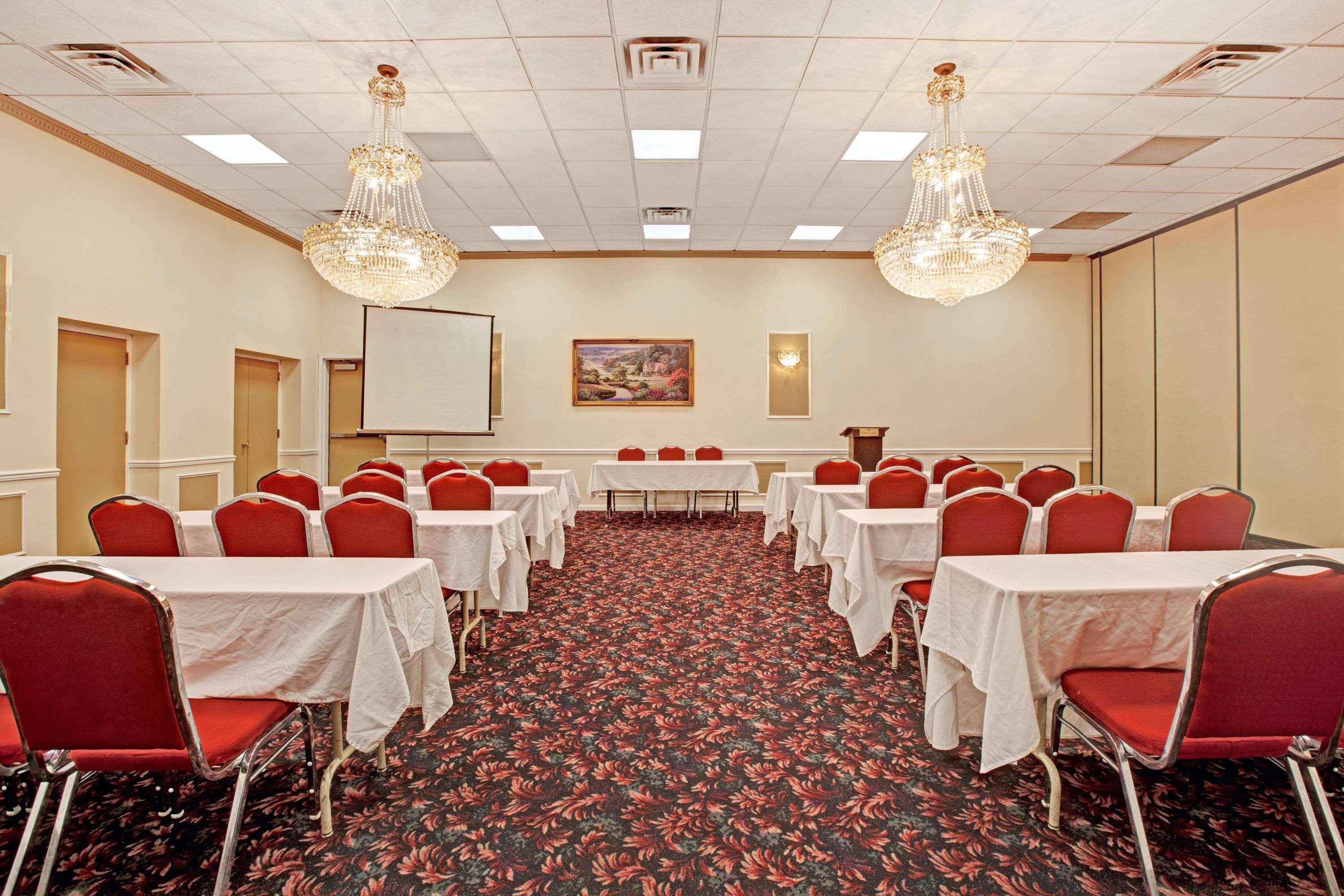 Ramada Inn Флемингтон Экстерьер фото